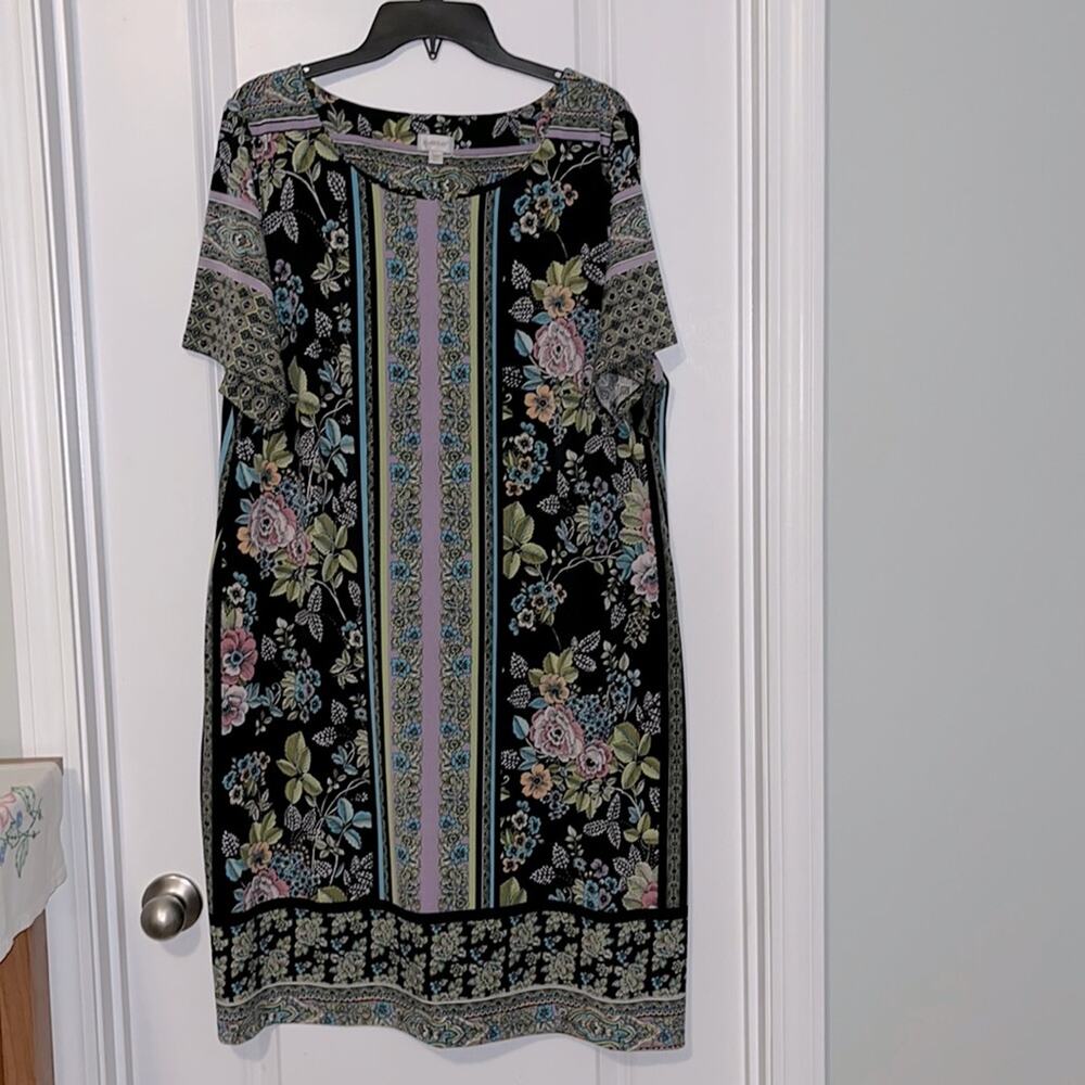 ⚡️ 3 for $30 ⚡️ Avenue Short Sleeve Floral and Geometric Print Sheath Dress